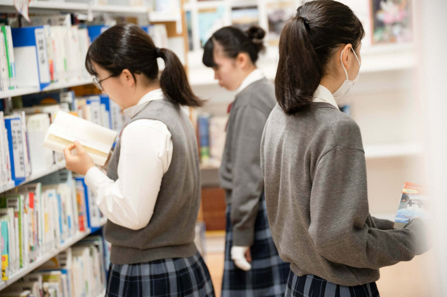 山崎学園 富士見中学高等学校 本を選ぶ